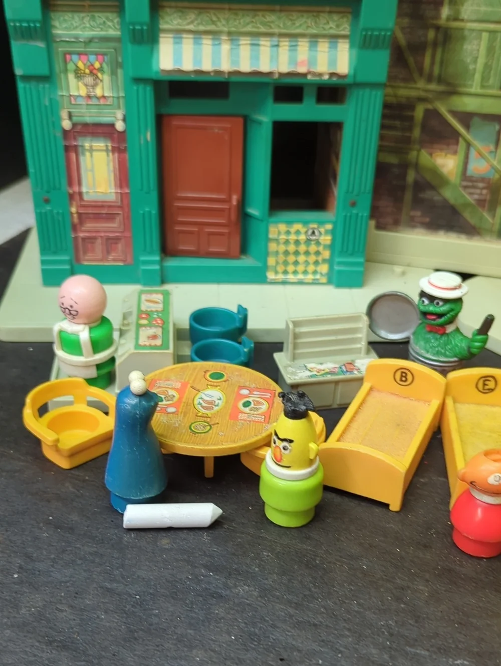 #14(1974 Fisher Price Play Family Sesame Street Little People #938 Hooper's apt